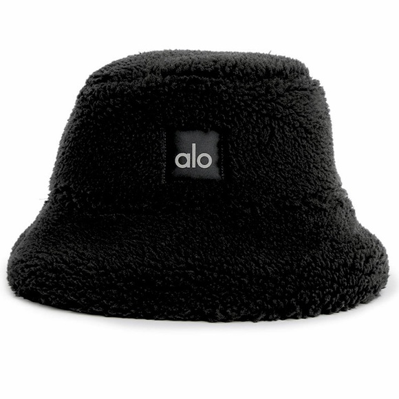 ALO Yoga Accessories - NEW Alo Foxy Sherpa Bucket Hat